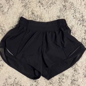 Women’s size 2 regular lululemon hotty hot shorts.
